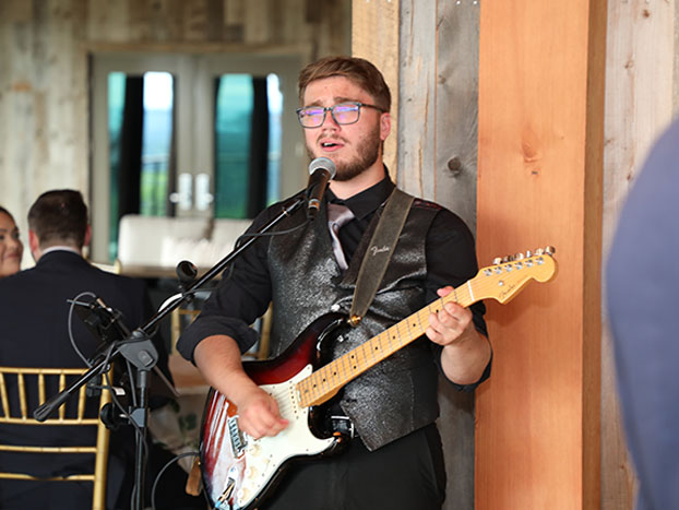Solo guyitarist performing for a cocktail hour in Boston